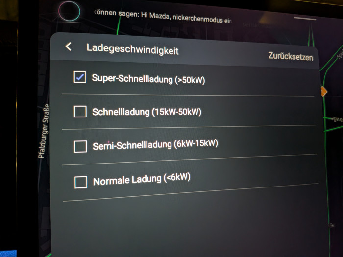 Die Routenplanung erlaubt es, nach der Geschwindigkeit der Ladestationen zu filtern - ein paar mehr Abstufungen nach oben wären wünschenswert. (Bild: Tobias Költzsch/Golem)