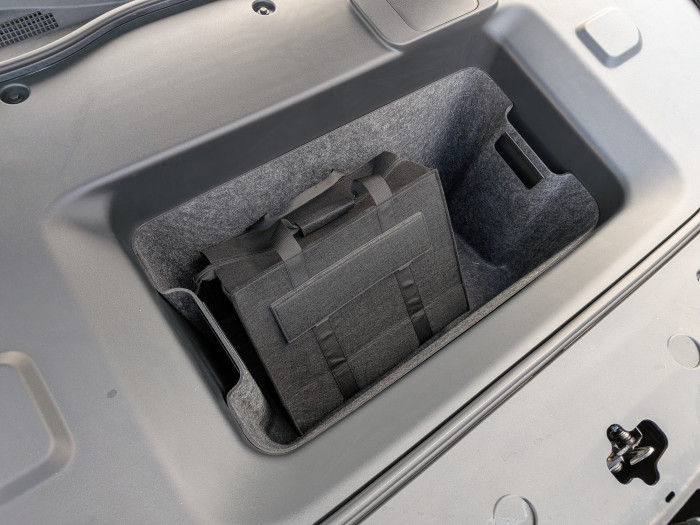 Der Frunk fasst 72 Liter - genug Platz für kleineres Gepäck. (Bild: Tobias Költzsch/Golem)