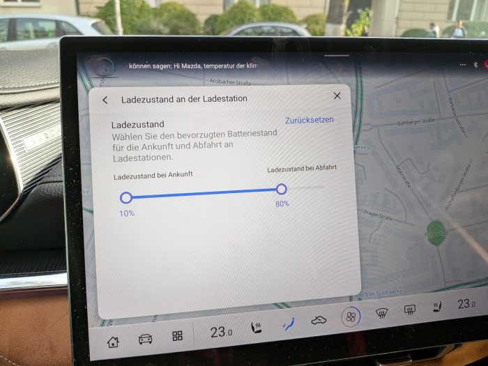 Bei der Routenplanung kann auch der gewünschte Ladestand bei Ankunft an Ladestationen eingestellt werden. (Bild: Tobias Költzsch/Golem)