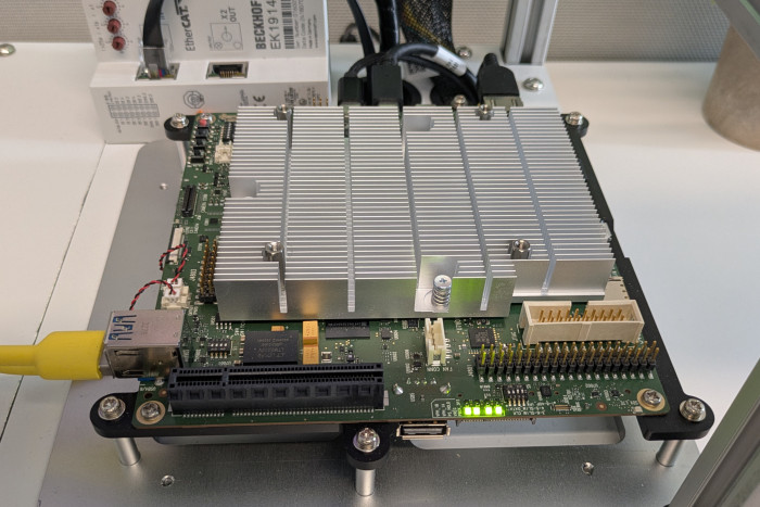 Ein Industrie-Mainboard mit Dragonwing IQ-X. (Bild: Johannes Hiltscher/Golem.de)