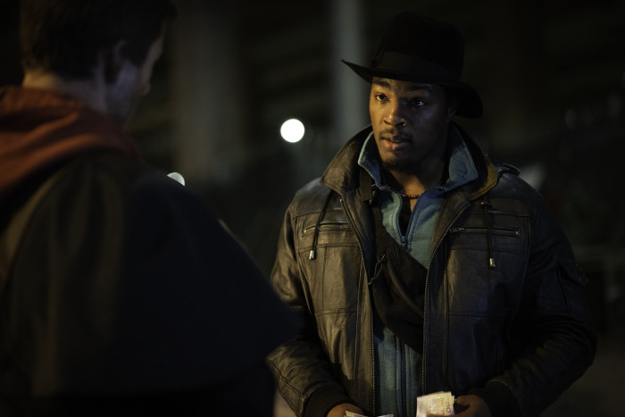 Daniel Ezra spielt einen Aktivisten, der die Show The Running Man kritisch hinterfragt. (Bild: Paramount Pictures)