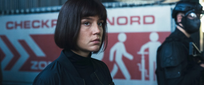 Auch Polizistin Salia Malberg (Adèle Exarchopoulos) kommt ursprünglich nicht aus der besser gestellten Zone 2 von Paris. (Bild: Studiocanal)