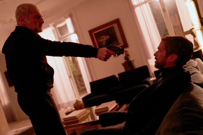 Cop Zem Brecht (Gilles Lellouche) geht oft hart zur Sache, um an Informationen zu kommen. (Bild: Studiocanal)