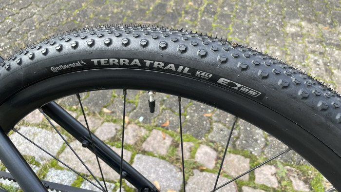 Pragmatische Reifenwahl: Die Conti Terra Trail bieten überall guten Halt und einen leichten Pannenschutz. (Quelle: Golem/Mario Petzold)
