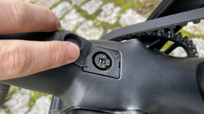 Ladeanschluss am Unterrohr (Quelle: Golem/Mario Petzold)