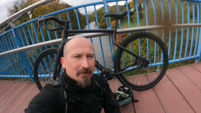 Zwischenstopp mit erstem Fazit: Auch steiniges Gelände ist gut fahrbar. (Quelle: Golem/Mario Petzold)