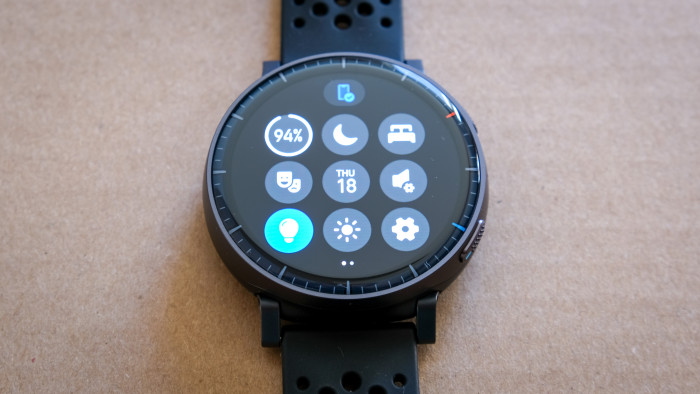 Das Optionenmenü ist mit einem Wisch erreichbar. (Bild: Steinlechner/Golem)