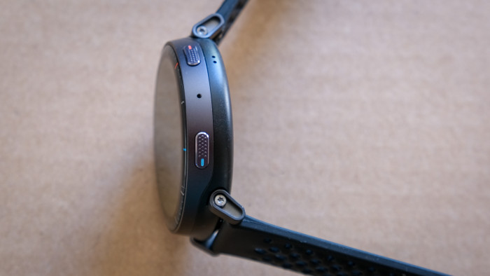 Die beiden Tasten sind gut erreichbar. (Bild: Steinlechner / Golem)