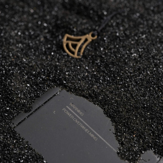 Mitgelieferter Anhänger für das Anduril Chromatic (Bild: Modretro)