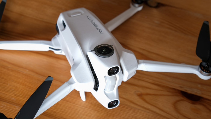 Die obere Linse der A1: Das Stitching funktioniert einwandfrei, von der Drohne ist auf den Aufnahmen nichts zu sehen. (Bild: Steinlechner / Golem)