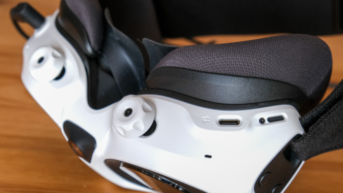 Hier lässt sich der Linsensabstand einstellen. (Bild: Steinlechner / Golem)