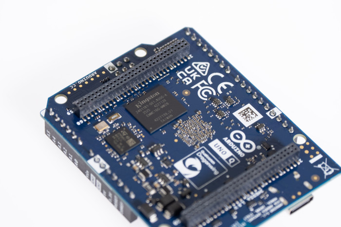 Auf der Unterseite befinden sich eMMC-Module und Mikrocontroller. (Bild: Martin Wolf/Golem.de)