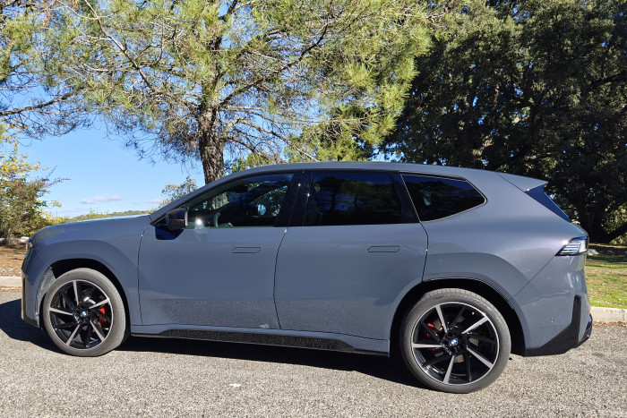 Der iX3 ist 4,78 Meter lang, 1,9 Meter breit und 1,64 Meter hoch. Es gibt kaum Unterschiede zum Vorgänger. (Foto: Friedhelm Greis/Golem)