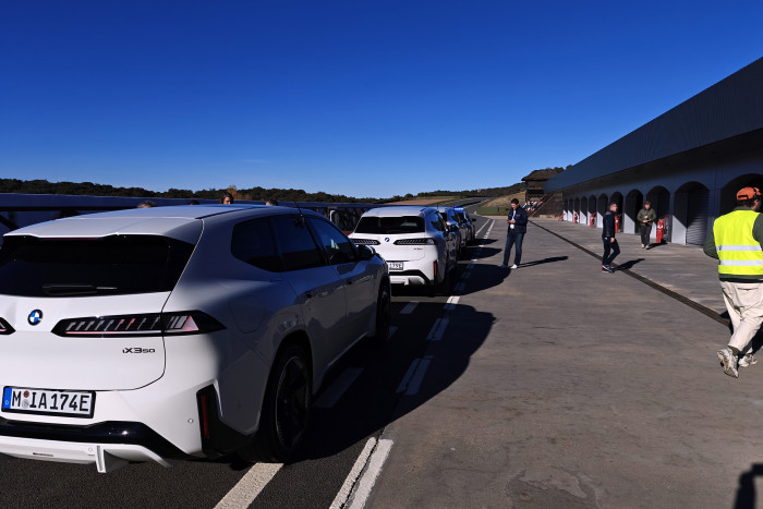 Auf der Teststrecke Ascari ließen sich die fahrdynamischen Eigenschaften testen. (Foto: Friedhelm Greis/Golem)