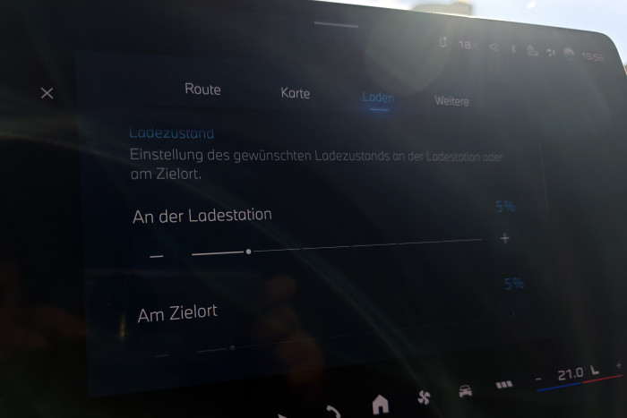 Der gewünschte Mindestladestand bei Erreichen des Ladestopps oder des Ziels lässt sich einstellen. (Foto: Friedhelm Greis/Golem) 