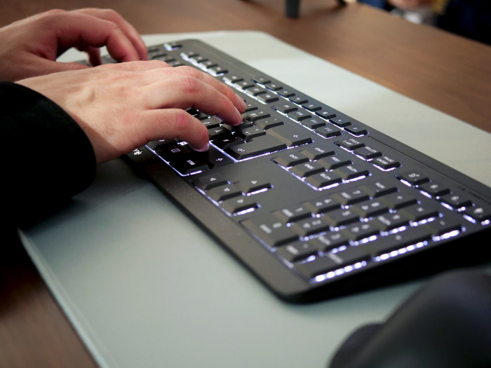 Die Stream Keyboard Ultimate besitzt eine Tastenbeleuchtung. (Bild: Cherry)