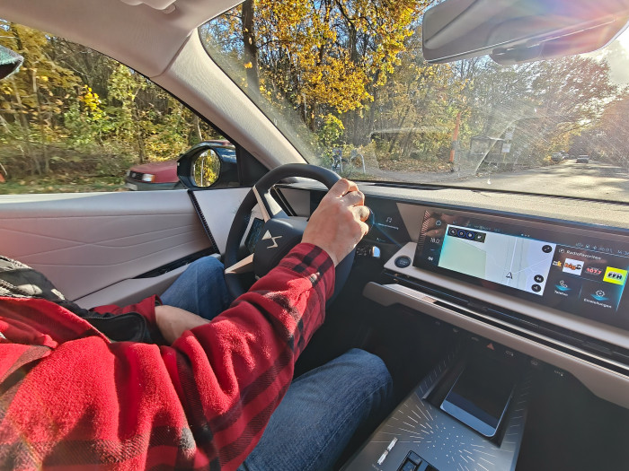 Der No. 8 fährt sich sehr angenehm und ruhig, obwohl unser Modell nicht das sich selbst anpassende Fahrwerk hat. (Bild: Martin Wolf/Golem.de)