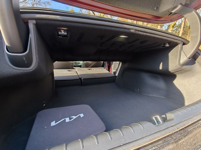 Auf diese Weise passen offiziell 1.435 Liter in den Kofferraum. (Bild: Martin Wolf/Golem)