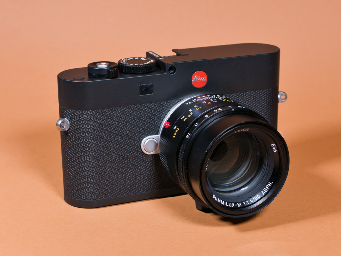 Die M EV1 hat insgesamt fünf Buttons, die sich konfigurieren lassen. (Bild: Tobias Költzsch/Golem)