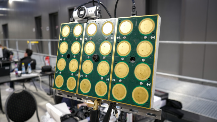 Ein Teil des digitalen Antennenarrays von Espargos (Bild: Peter Steinlechner/Golem)