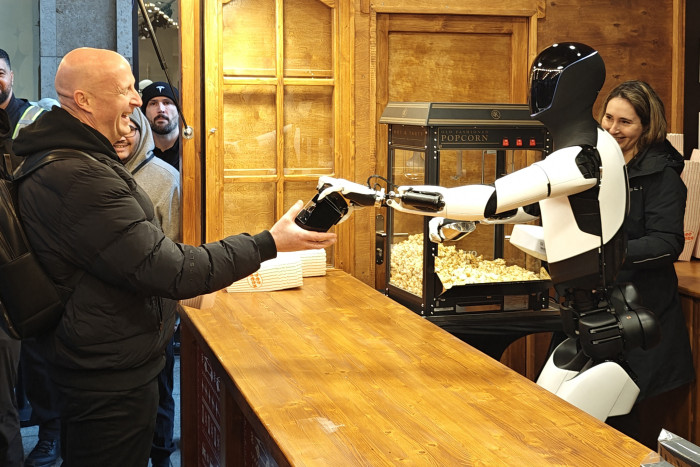 Die Besucher erhielten zudem eine Weihnachtsbaumkugel geschenkt. (Foto: Friedhelm Greis/Golem) 