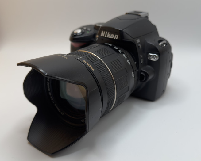 Nikon D60 mit Tamron-28-200-Objektiv für unter 100 Euro (Bild: Mario Keller)
