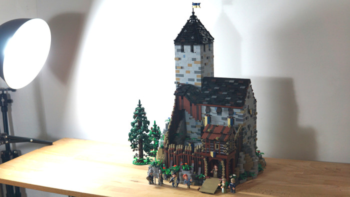 Bluebrixx Pro Burg Blaustein (108712) mit Bergfriederweiterung (108713) besteht aus insgesamt 7.105 Teilen. (Quelle: Golem/Mario Petzold)