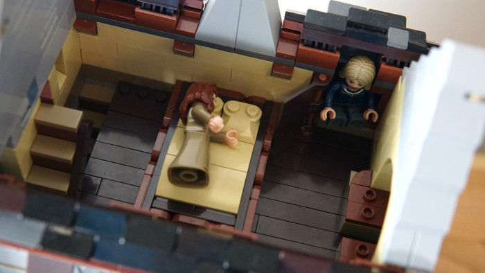 Blick ins Schlafzimmer, inklusive Plumpsklo (Quelle: Golem/Mario Petzold)