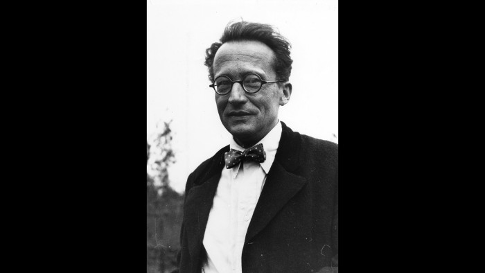 Erwin Schrödinger war Professor in Jena, Stuttgart, Breslau, Zürich, Berlin, Graz, Oxford, Dublin und Wien. 1933 erhielt er den Nobelpreis für Physik, gemeinsam mit Paul Dirac. (Quelle: American Institute of Physics)