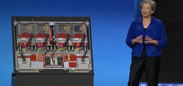 Der direkte Vergleich zeigt die Größe eines Helios-Einschubs. (Bild: AMD/Screenshot: Golem.de)