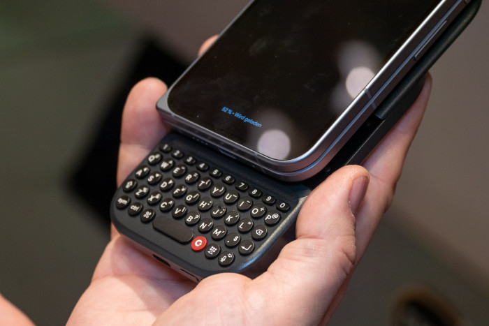 Die neue Clicks-Tastatur hat fünf statt bisher vier Reihen. (Bild: Martin Wolf/Golem)