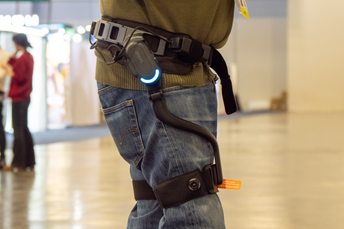 Das Z1 schiebt die Oberschenkel nach vorne. (Bild: Martin Wolf/Golem)