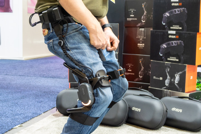 Bereits beim Hinhocken sind die 900 Watt des Systems bemerkbar. (Bild: Martin Wolf/Golem)