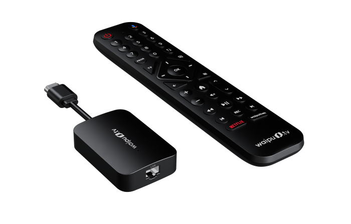 Der neue Waipu TV Stick mit Fernbedienung (Bild: Exaring)