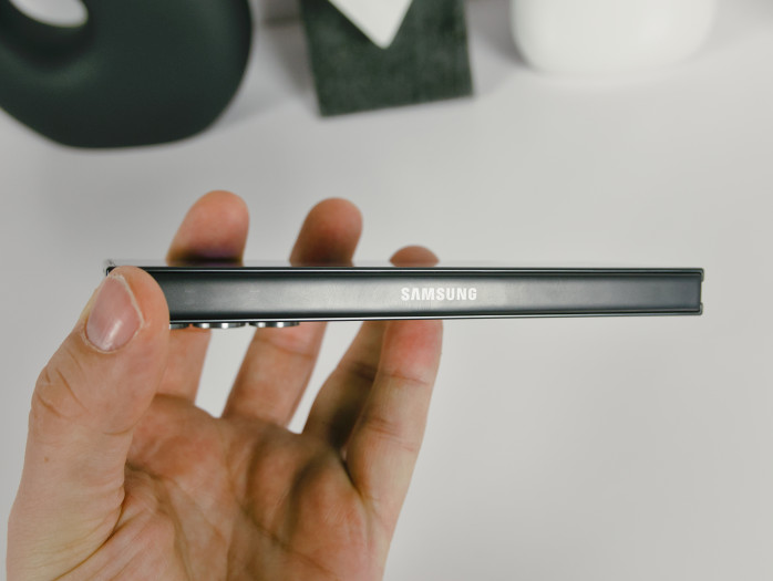 Die Scharniere des Trifold machen auf uns einen guten Eindruck. (Bild: Tobias Költzsch/Golem)