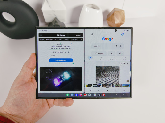 Multitasking funktioniert auf dem Trifold sehr gut. (Bild: Tobias Költzsch/Golem)