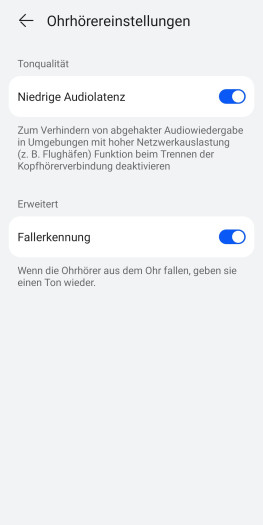 Dank Fallerkennung piept die andere Seite der Freeclip 2, falls ein Clip herunterfällt. (Bild: Huawei/Screenshot: Golem)