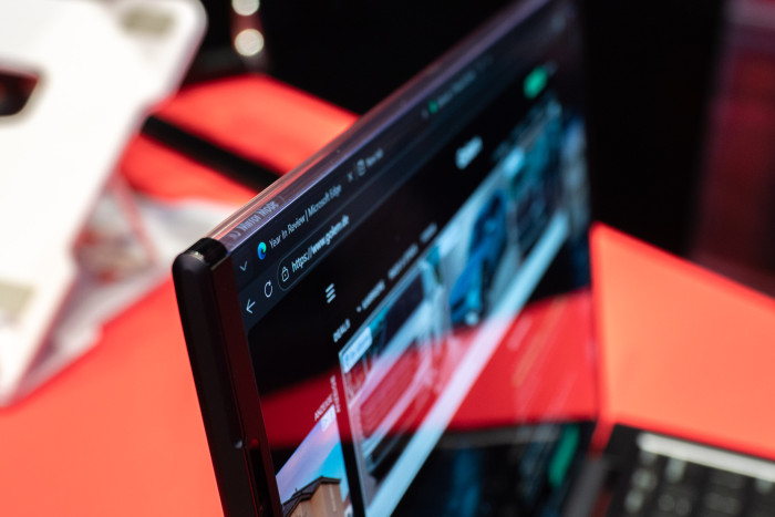 Das Thinkpad Rollable XD ist eine Weiterentwicklung des Thinkbook Plus Gen6 Rollable, bei dem das ausfahrbare Display über den oberen Rand verläuft. (Bild: Martin Wolf/Golem)