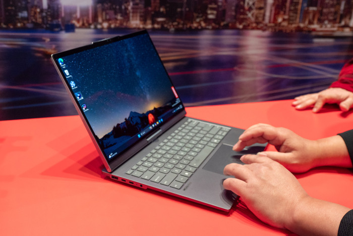 Ansonsten handelt es sich beim Auto Twist um ein recht normales Notebook mit 14-Zoll-Display. (Bild: Martin Wolf/Golem)