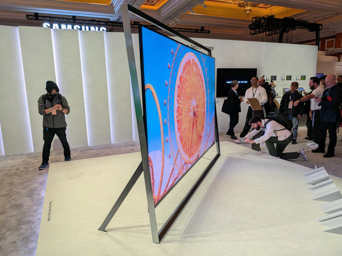 Samsungs Micro-RGB-Fernseher R95H (Bild: Tobias Költzsch/Golem)
