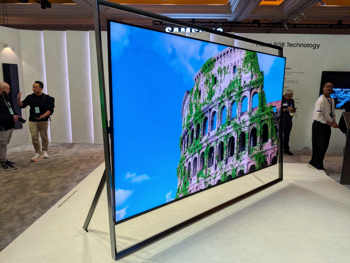 Samsungs Micro-RGB-Fernseher R95H (Bild: Tobias Költzsch/Golem)