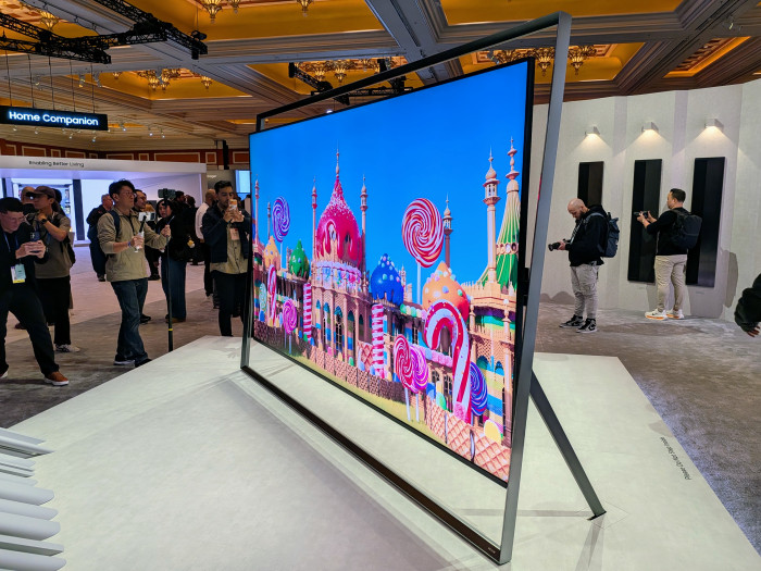 Samsungs Micro-RGB-Fernseher R95H (Bild: Tobias Költzsch/Golem)