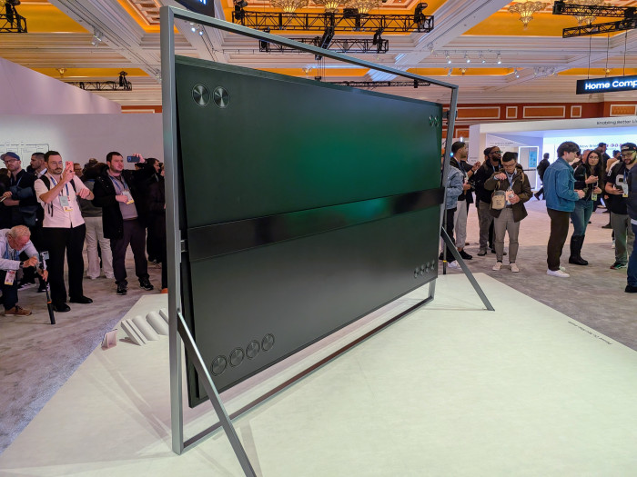 Samsungs Micro-RGB-Fernseher R95H (Bild: Tobias Költzsch/Golem)