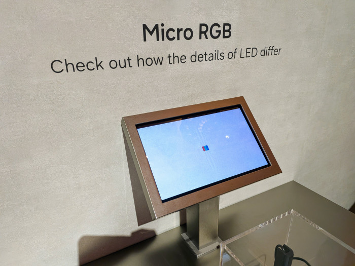 Eine Micro-RGB-Einheit in der Vergrößerung (Bild: Tobias Költzsch/Golem)