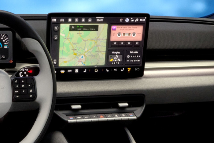 Unter dem Zentralbildschirm mit 13-Zoll-Diagonale befinden sich Taster für die Klimasteuerung. (Bild: VW)