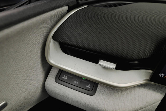 VW setzt im Innenraum auch auf Produkte aus recycelten Materialien. (Bild: VW)