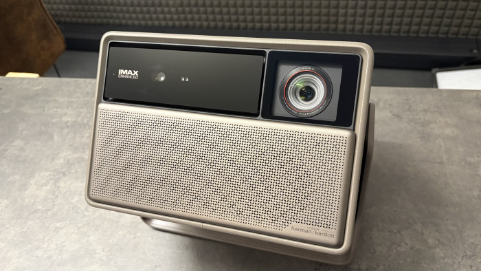 Die Linse des Xgimi Horizon 20 Max hat einen 1,5-fachen optischen Zoom.