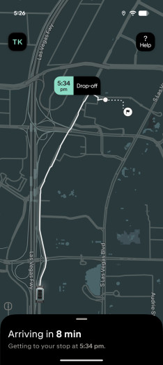 Ein Zoox wird über die App bestellt. Wie bei Uber und anderen Fahrdiensten wird angezeigt, wann wir ankommen. (Screenshot: Golem)