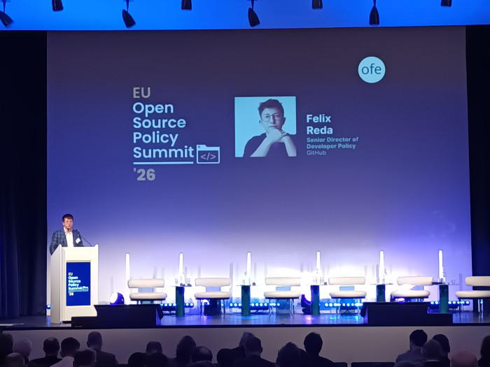 Felix Reda (Github und ehemals EP-Parlamentarier) bei seiner Keynote zur Bedeutung von OSS für Europa. (Bild: Markus Feilner)