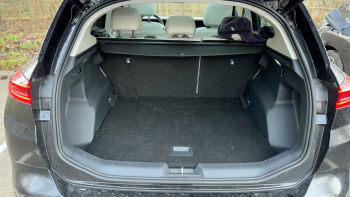 Mit 441 Litern bietet der Kofferraum des SUV reichlich Stauraum. (Bild: Dirk Kunde)